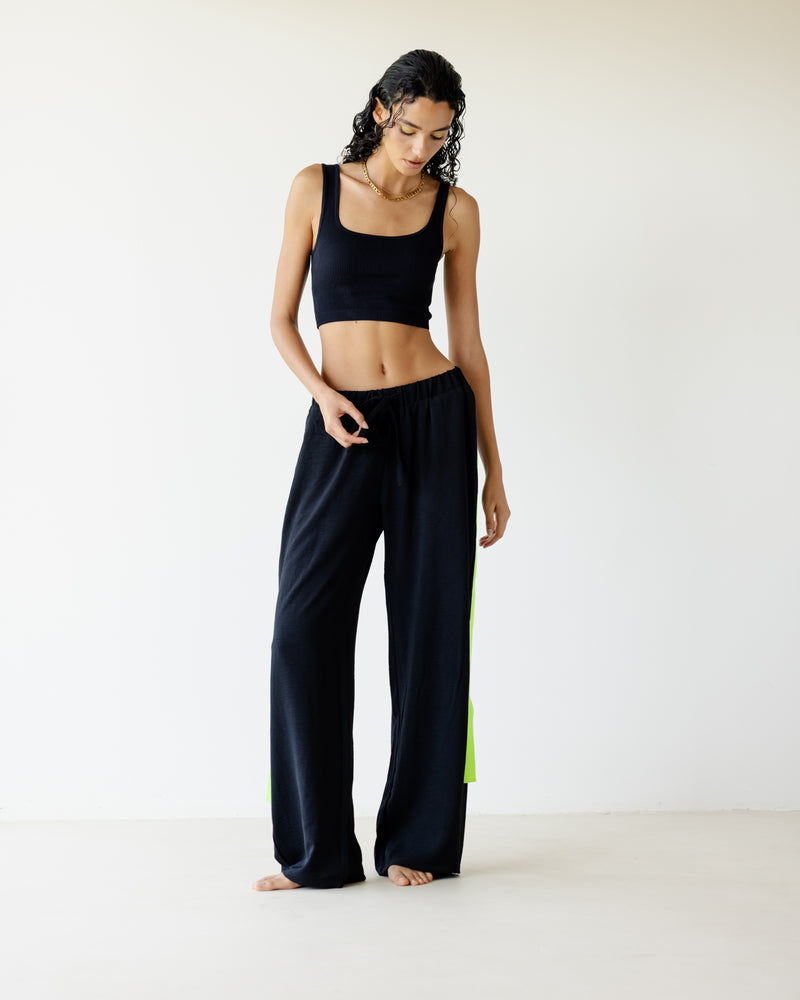 Load image into Gallery viewer, Black Breezy Pants

